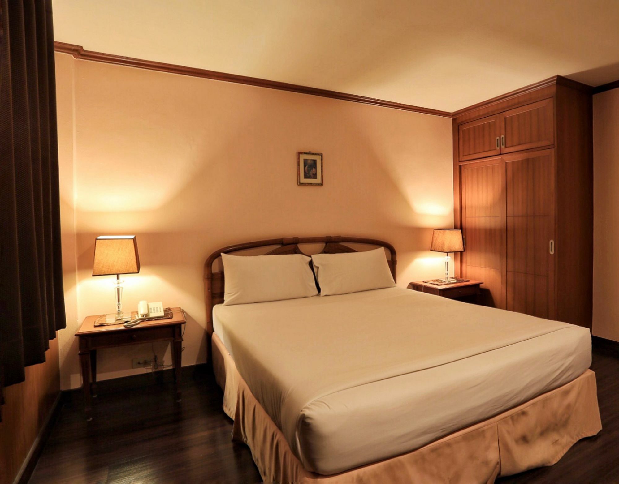 Travel Lodge Surawong (Adults Only) Bangkok Bagian luar foto