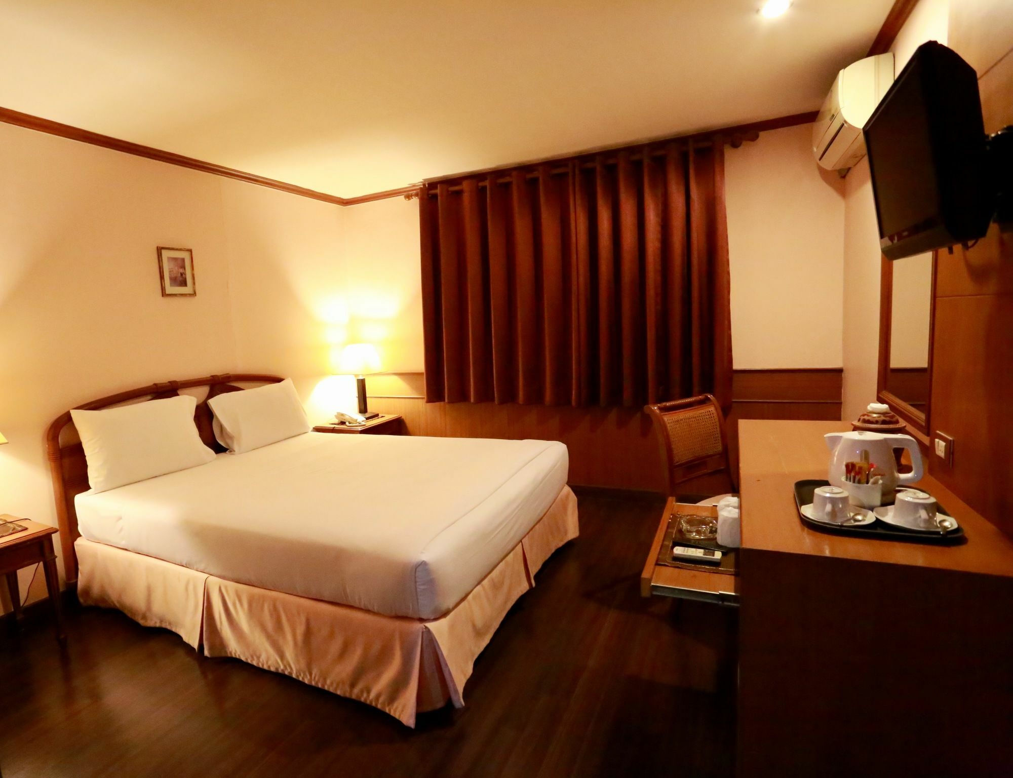 Travel Lodge Surawong (Adults Only) Bangkok Bagian luar foto